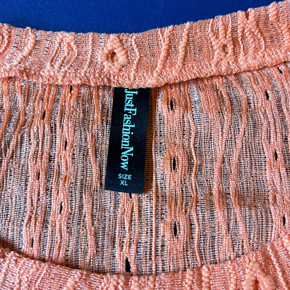 Women’s top - Picture 3 of 3